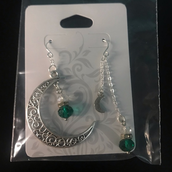 Dangly Moon Crystal Earrings. ~Elegant Moon.🌙 - Picture 5 of 5
